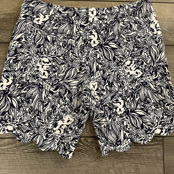 Lilly Pulitzer Navy and White Scalloped Shorts - Picture 7 of 7